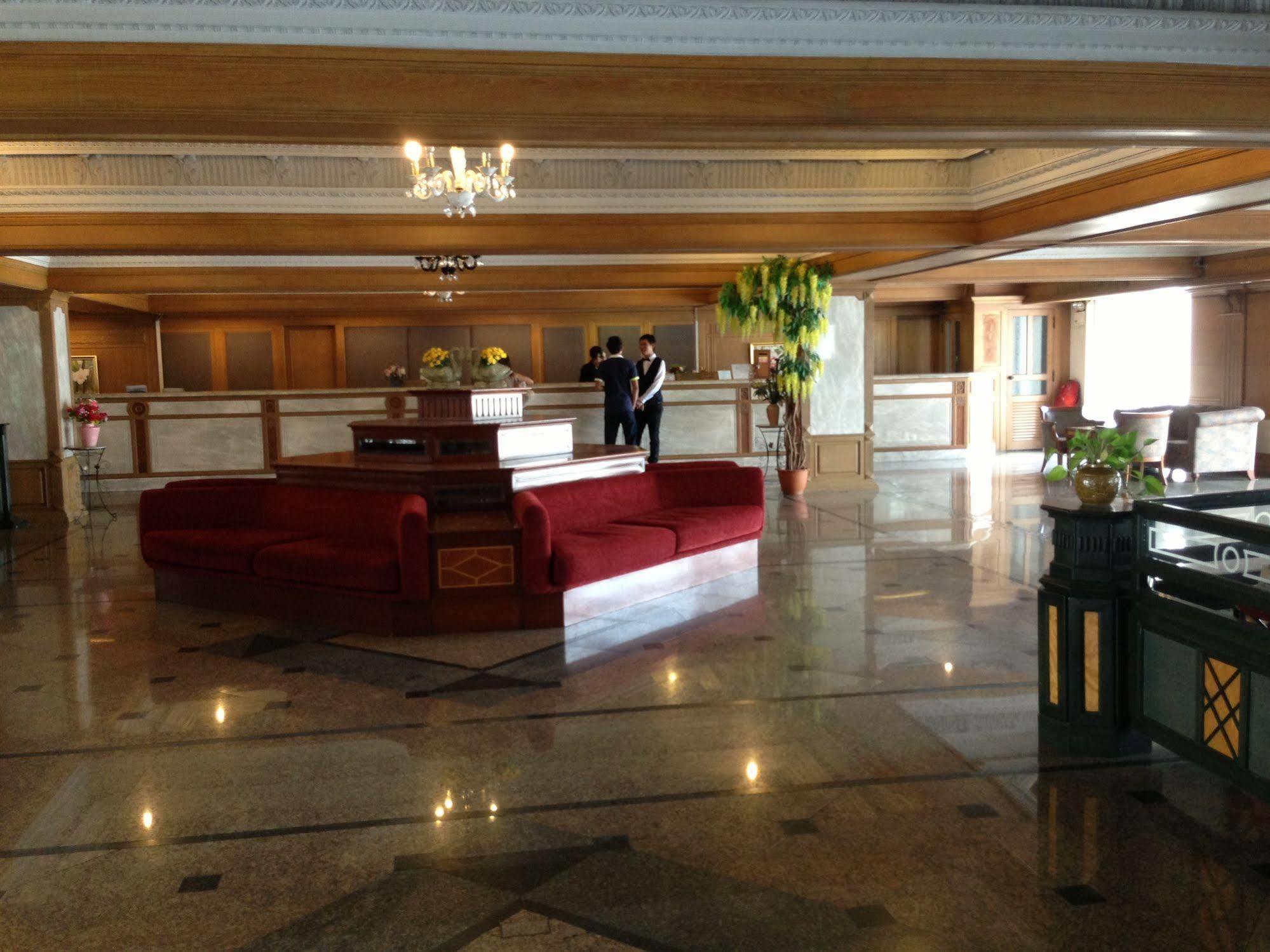Suda Palace Bangkok Exteriör bild