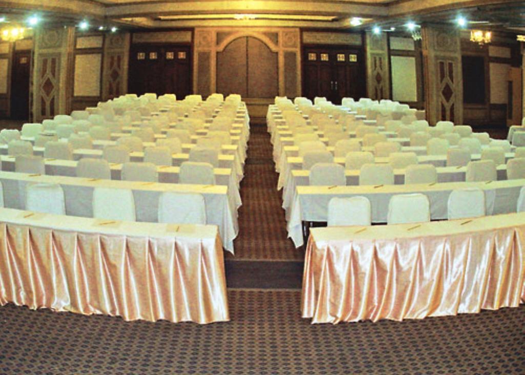 Suda Palace Bangkok Exteriör bild